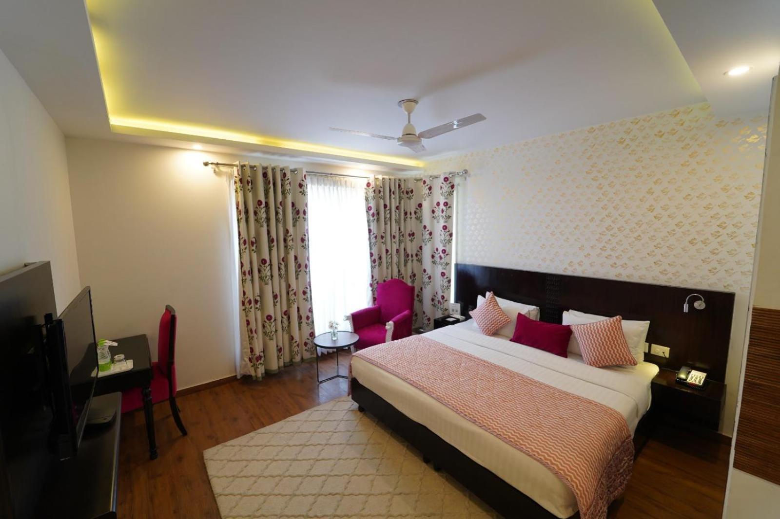 Rockland Hotel, C.R Park Ню Делхи Екстериор снимка