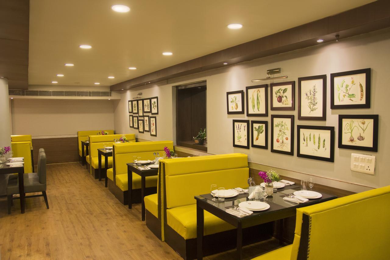 Rockland Hotel, C.R Park Ню Делхи Екстериор снимка