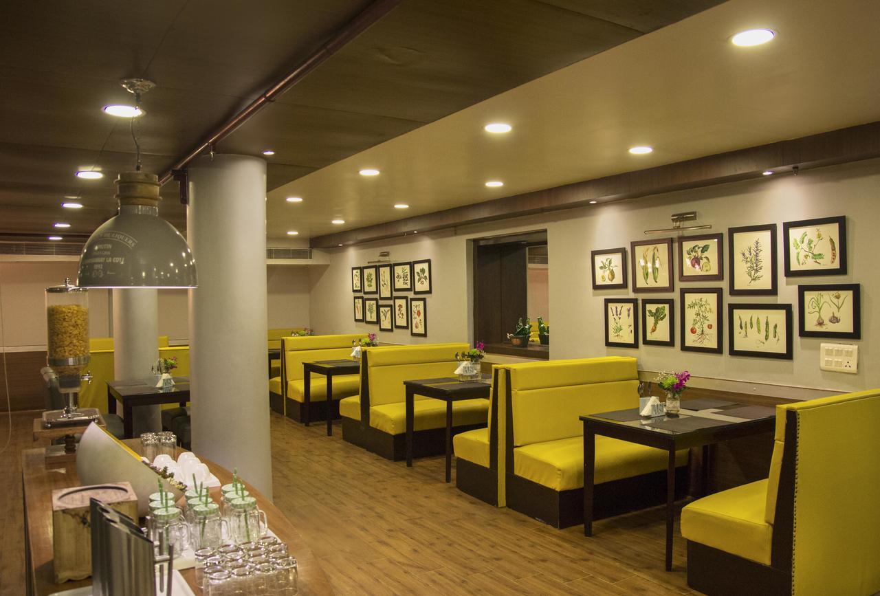 Rockland Hotel, C.R Park Ню Делхи Екстериор снимка
