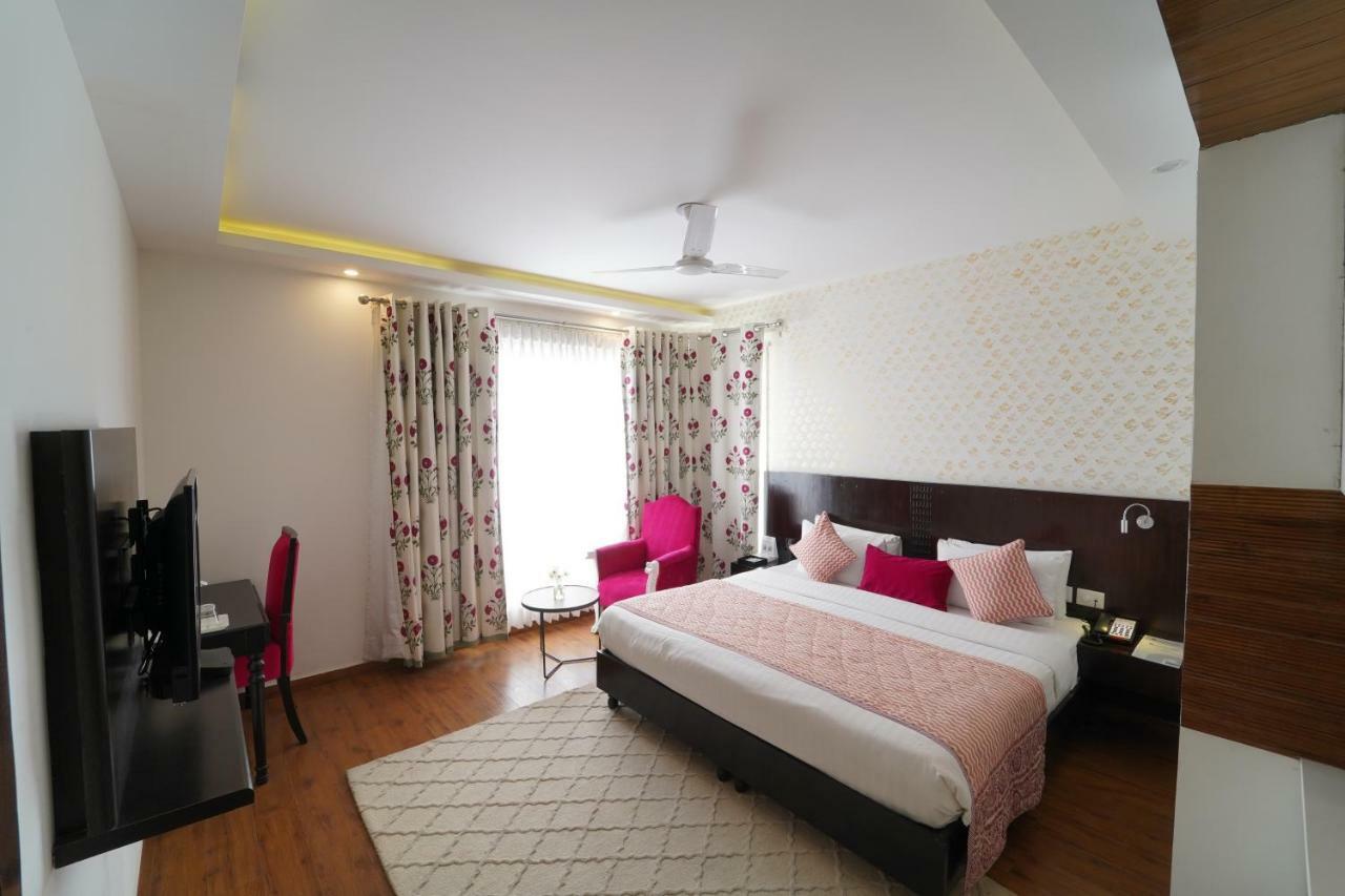 Rockland Hotel, C.R Park Ню Делхи Екстериор снимка